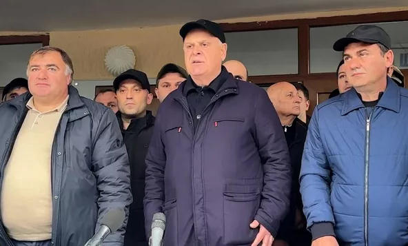 Aslan Bzhania announces that he will resign after the protesters leave the so-called parliament building