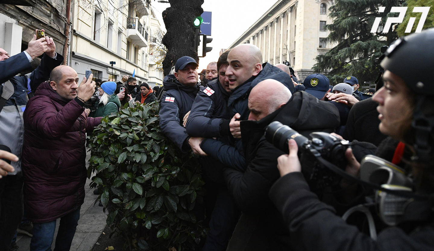 On Melikishvili Avenue, there is a physical confrontation between the police and the participants of the rally