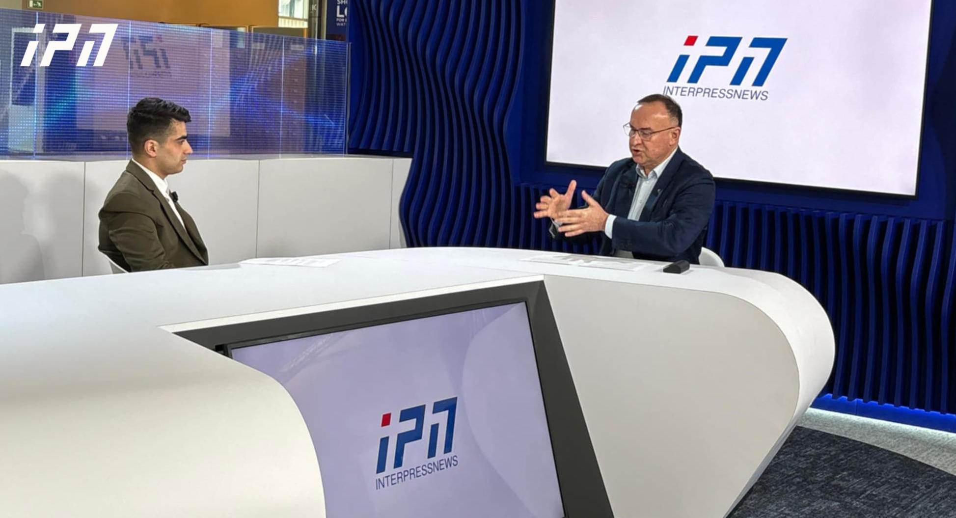 Michał Kobosko - we hope that your government eventually would either choose the European way, the democratic way or would resign seeing the number, the size and scale of the citizens' protests