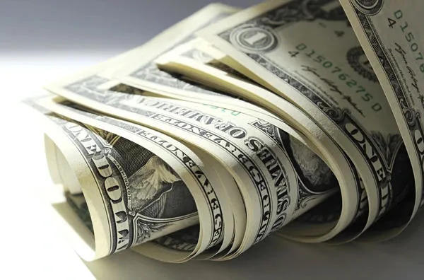 Новый официальный курс доллара - 2.5971 лари