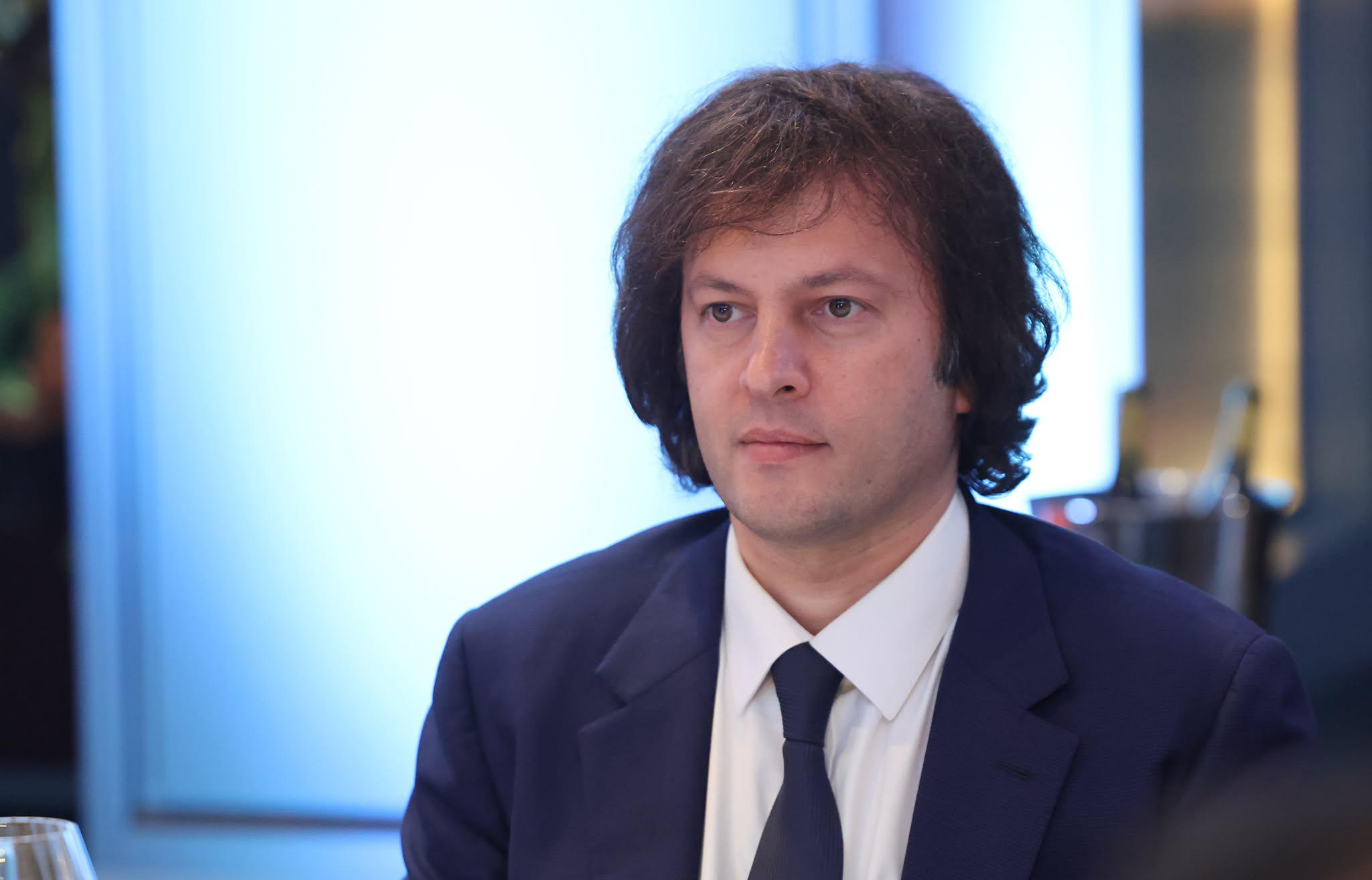 ირაკლი კობახიძე პარტიების აკრძალვის სარჩელის განხილვაზე - სარჩელი ეხება ერთი პოლიტიკური პარტიის არაკონსტიტუციურად გამოცხადებას, ამ პარტიას ჰქვია „კოლექტიური ნაცმოძრაობა“ და მისი არაკონსტიტუციურად გამოცხადება არის აუცილებელი